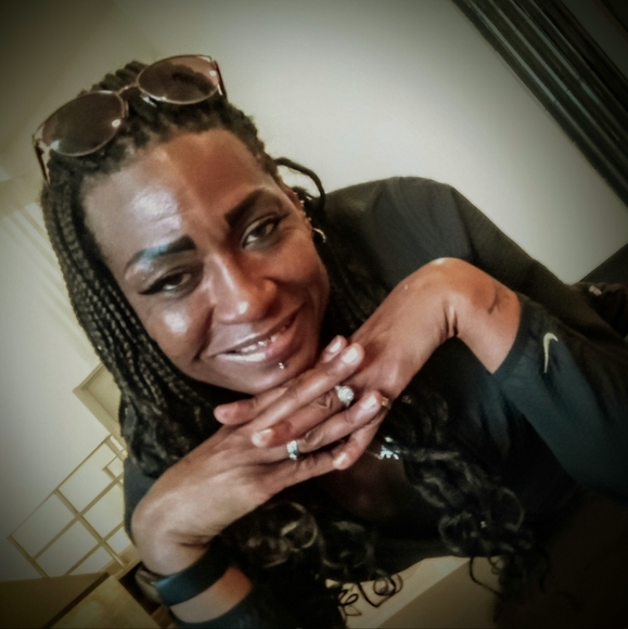 Meet your Posher, Nicki Nicole - Picture 2 of 14